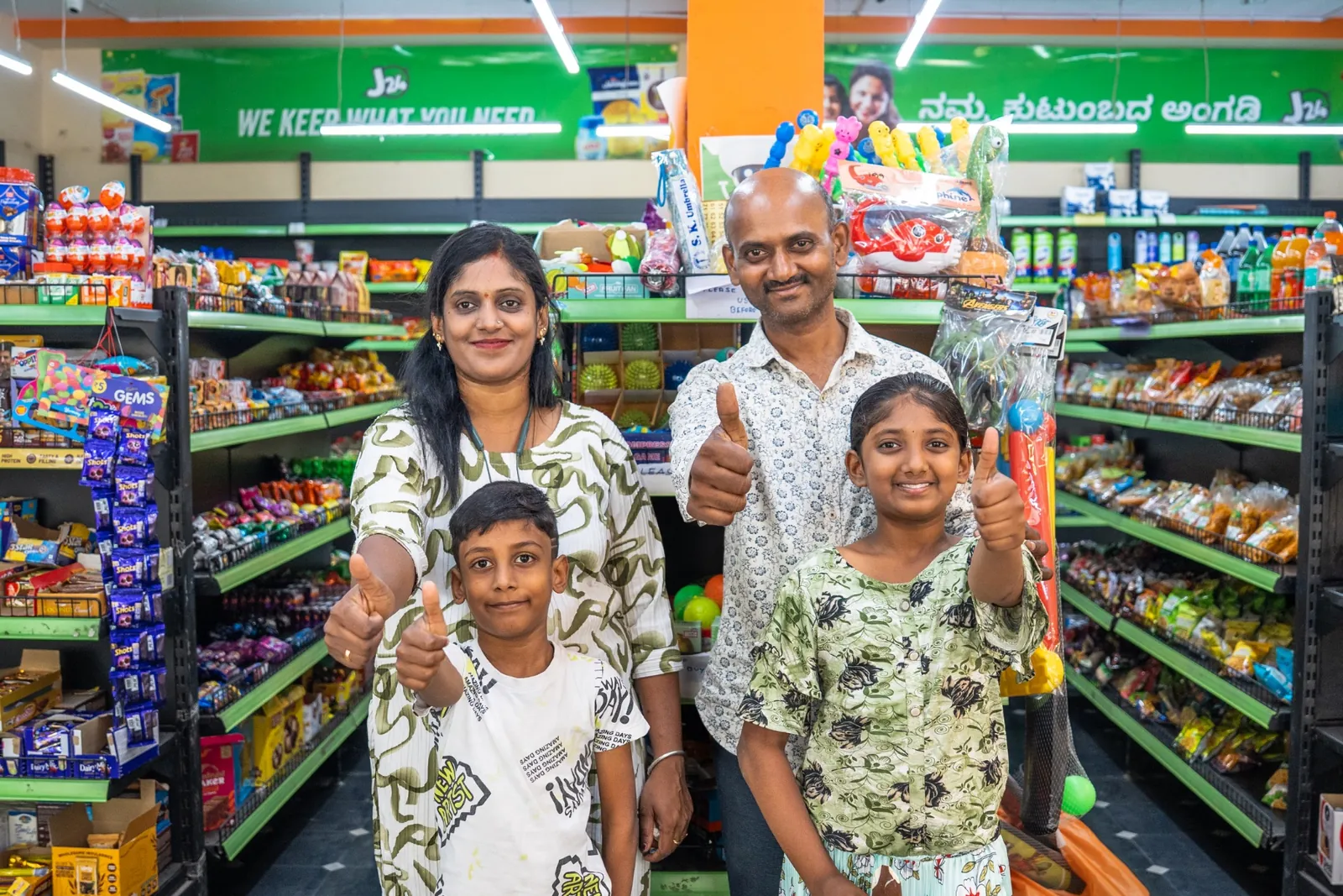 A Giant family in their store