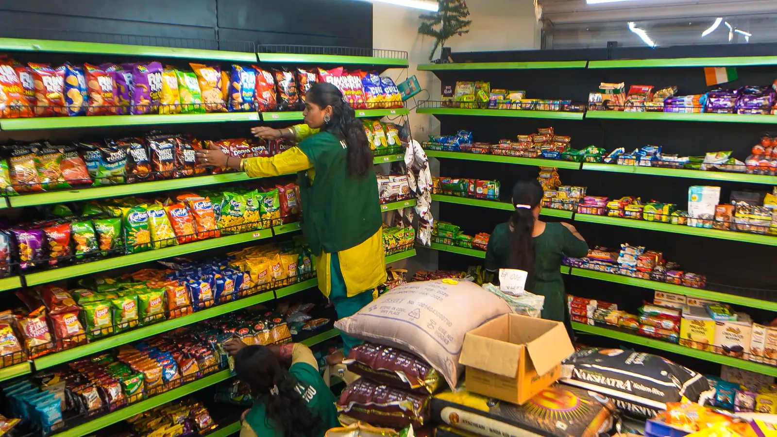 J24 team arranging shelves in a store